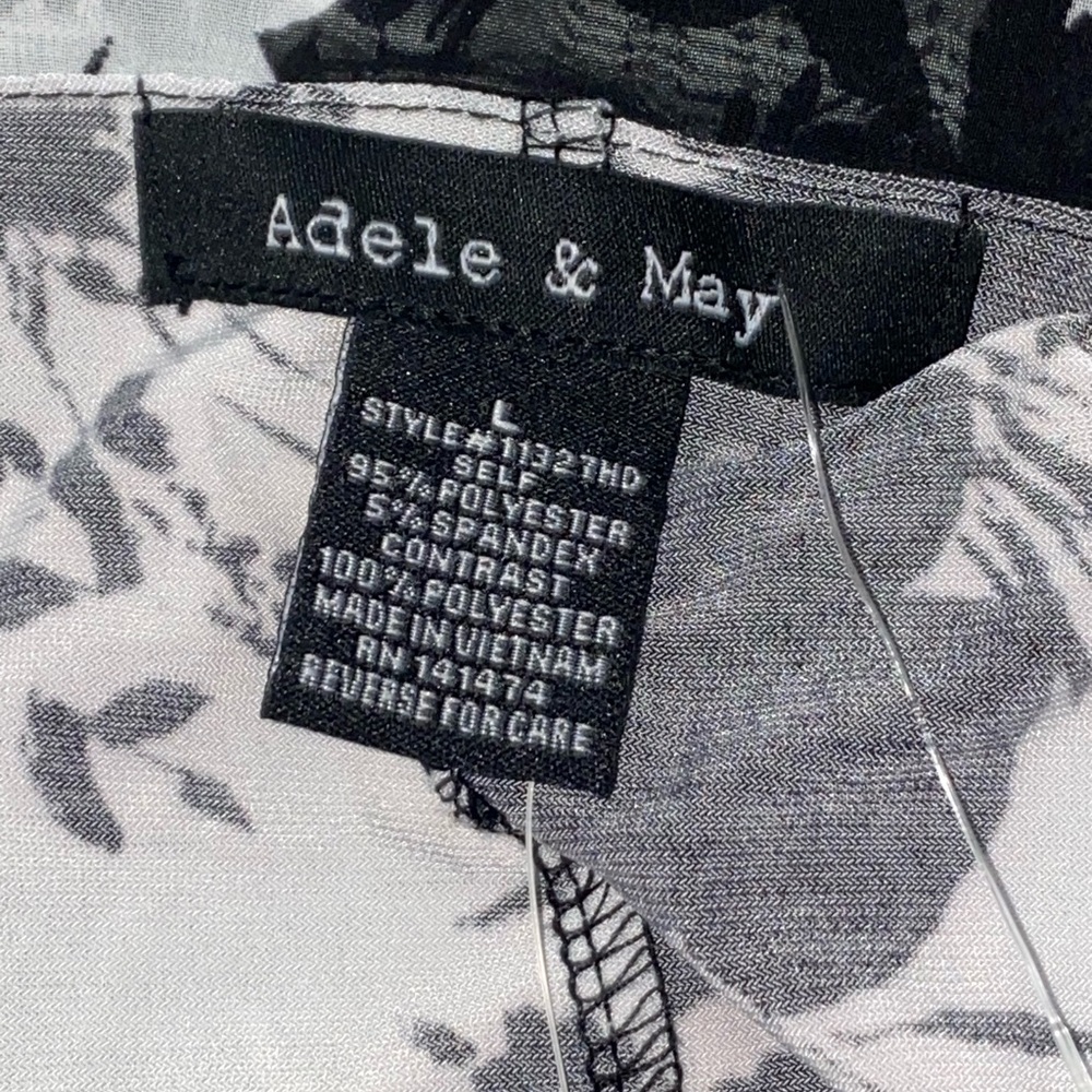 Chic Black and White Floral Blouse. NWT - Picture 7 of 8